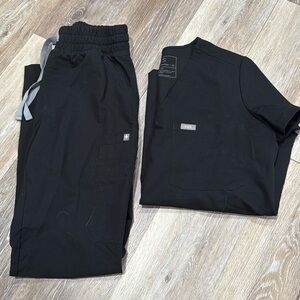 FIGS Black Scrub Set Pant size XXS Top Size XS